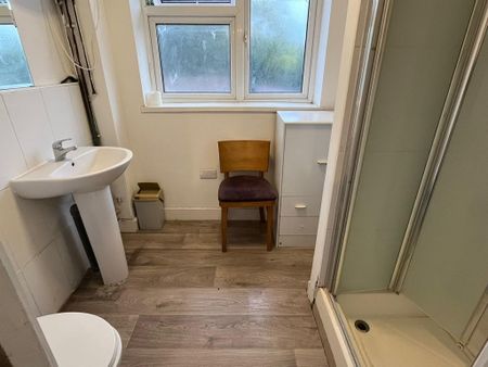 1 bedroom in a house share to rent - Photo 5