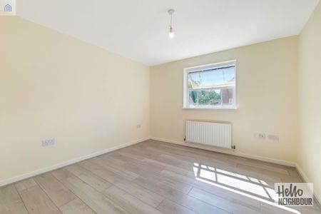 White Lodge Close - Photo 4