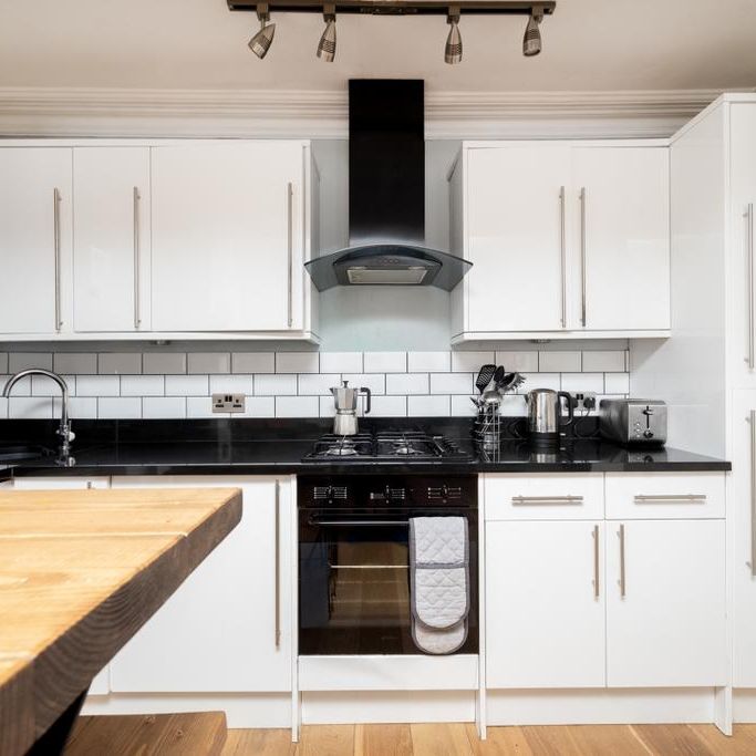 2 bedroom flat to rent - Photo 1