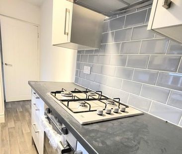 3 bedroom flat to rent - Photo 6