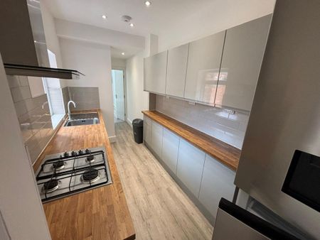 97 Leopold Street - Ultra Modern 4 Bed Loughborough - Photo 3