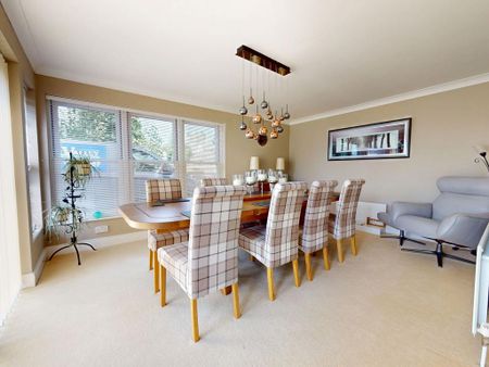 4 bedroom detached house to rent - Photo 3