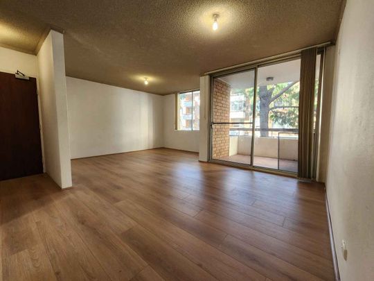 2 BEDROOM APARTMENT ON FIRST FLOOR! - Photo 1