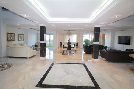 Apartment in Puerto Banús, Costa del Sol - Photo 5