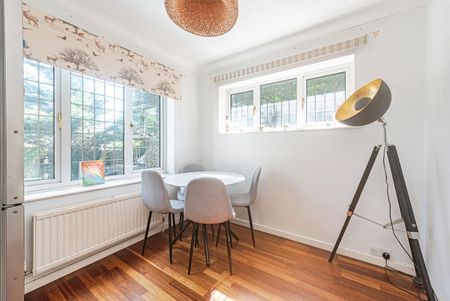 3 Bed Detached House, The Horse Close, RG4 - Photo 5