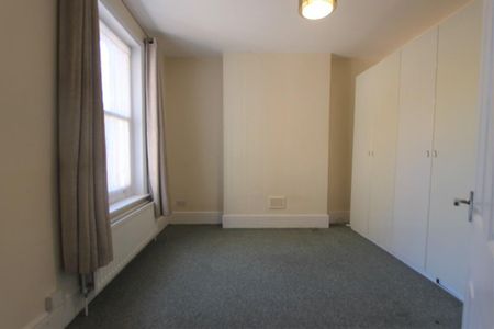 2 bedroom ground floor flat to rent - Photo 2