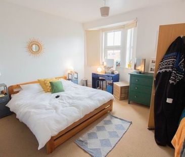 3 Bed Semi-Detached House, Twickenham Road, E11 - Photo 5