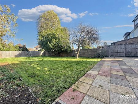 Swakeleys Road, Ickenham, UB10 - Photo 4