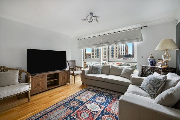 3 bedroom apartment to rent in Boardwalk Place, E14 - Photo 1