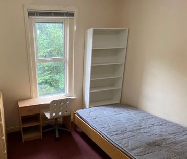 6 bedroom terraced house to rent - Photo 2