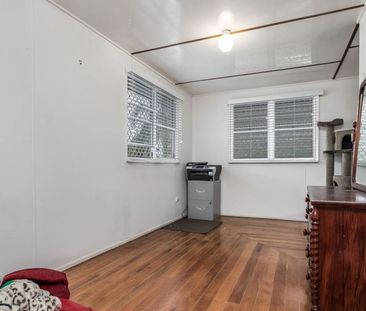 Centrally Located House Close to Shops & Jetty - Photo 4