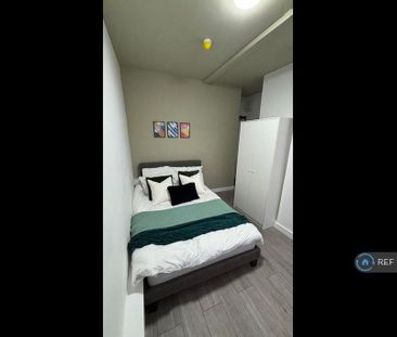 1 bedroom in a flat share to rent - Photo 2
