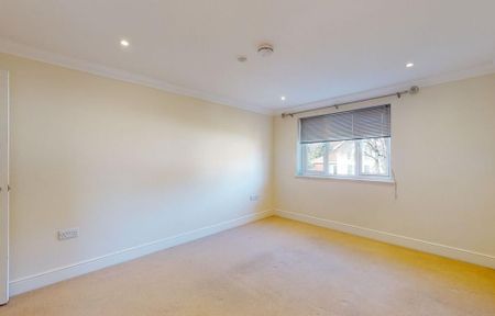 3 bedroom flat to rent - Photo 3