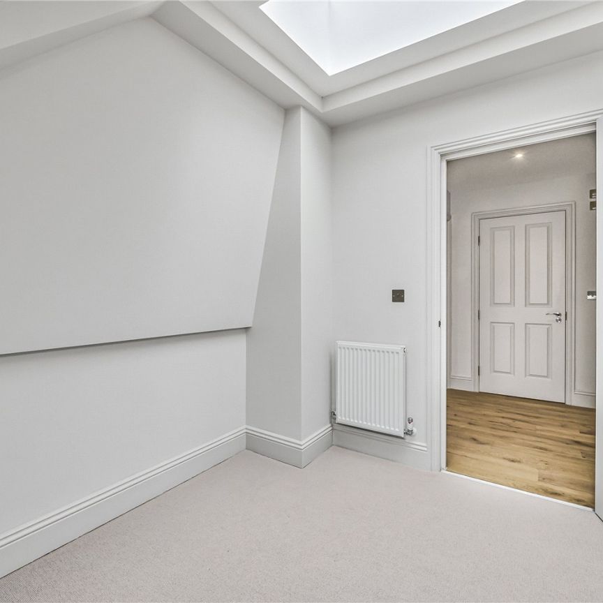 Allfarthing Lane, London, SW18 - Photo 1