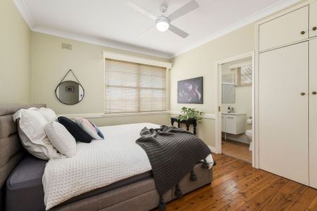 Beautifully Presented Home in Sought-After Elizabeth Macarthur Estate - Photo 3