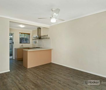 Spacious 2 Bedroom Townhouse with Balcony, Courtyard & Air Conditio... - Photo 2