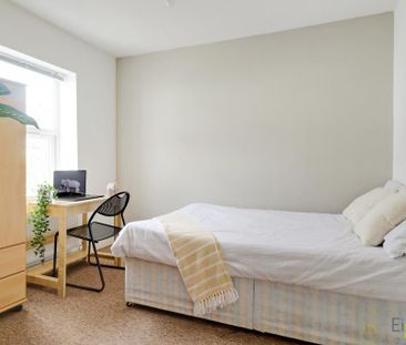 4 bedroom end of terrace house to rent - Photo 4