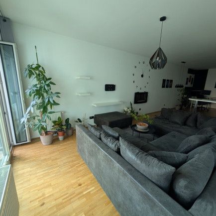Neuwertige 64m² Wohnung mit Loggia, Garage & modernem Wohnkomfort in 1100 Wien! - Photo 1