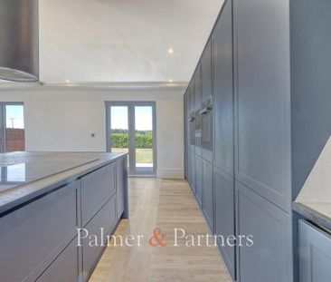 4 bedroom semi-detached house to rent - Photo 4