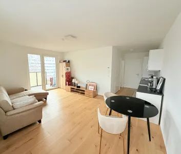 Möblierte und gut geschnittene 2-Zimmer Wohnung in Traumlage mit en—suite Badezimmer! - Photo 2