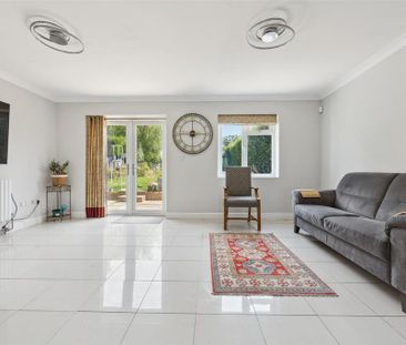 5 bedroom detached house to rent - Photo 3