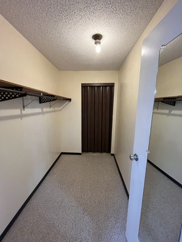 MILLIONS CONDO - 1 - Photo 4