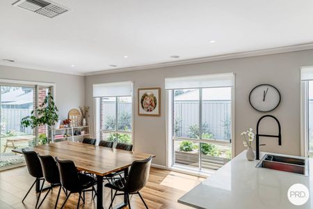 QUALITY FAMILY HOME! - Photo 4