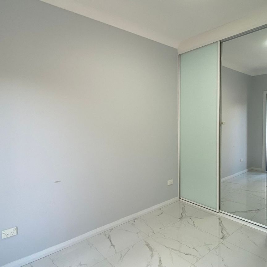 Street Facing Granny Flat with Parking - Photo 1