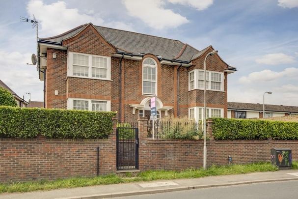 2 bedroom penthouse to rent - Photo 1