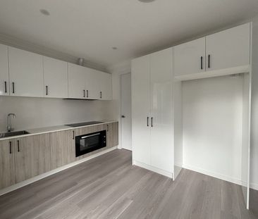 Modern 3 bedder - only 6 months old! - Photo 6