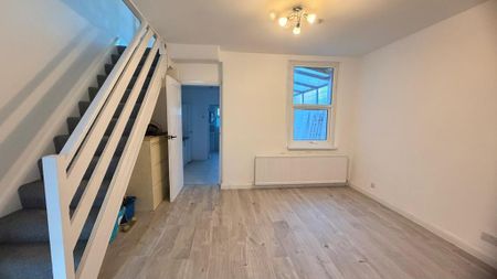 4 bedroom terraced house to rent - Photo 3