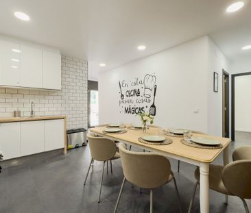 Quiet room with access to the massive terrace - Photo 4