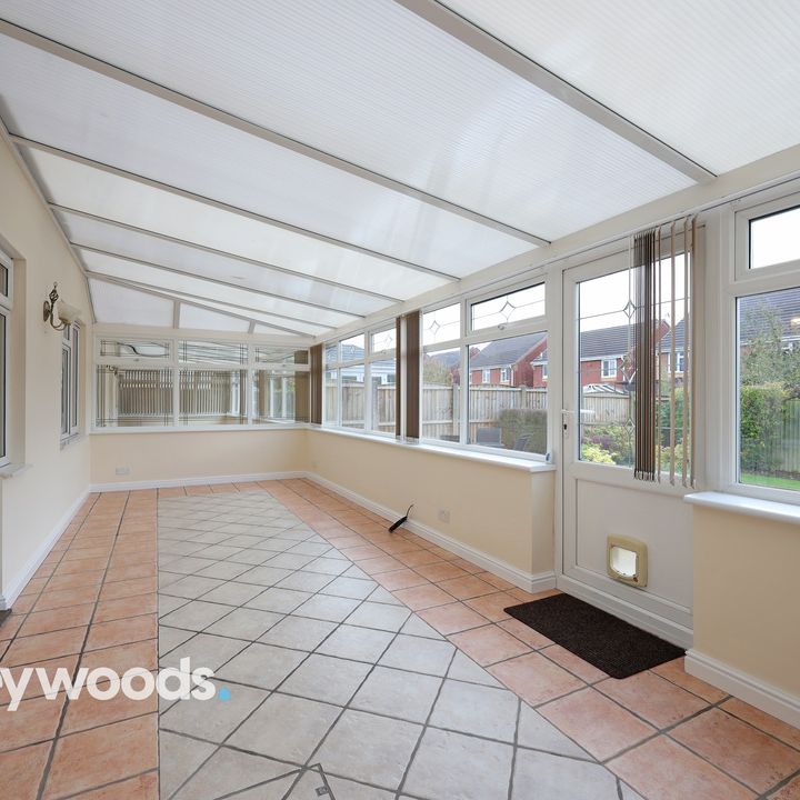 4 bed detached house to rent in Sophia Way, Bradwell, Newcastle - Photo 1