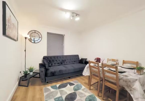 2 Bed Flat, Hammersmith Road, W14 - Photo 1