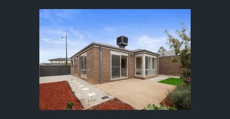 Modern Family Home Opposite Park!! - Photo 3