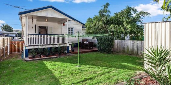 Charming Family Home with Fantastic Outdoor Living - Photo 3