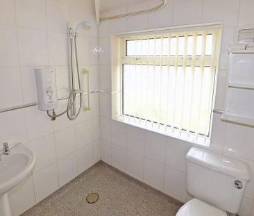 3 bedroom semi-detached house to rent - Photo 6