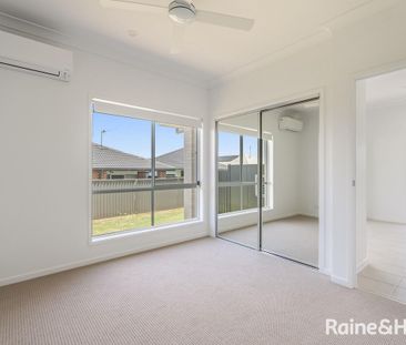 Modern Three-Bedroom Home in a Prime Location - Photo 3