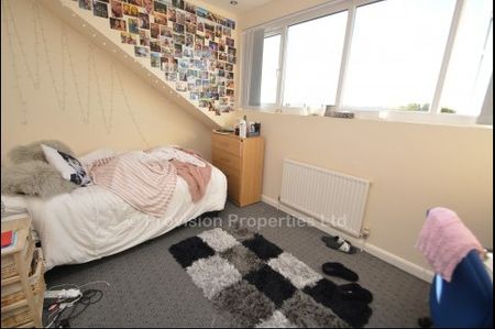 6 Bed Student Properties in Hyde Park - Photo 4