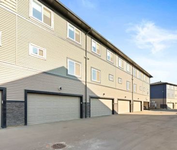 Edmonton Furnished townhouse Rental in Orchards Ellerslie - BRAND N... - Photo 6