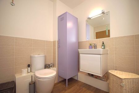 2 bed Semi-Detached for rent - Photo 5