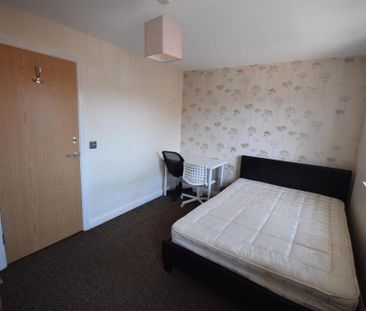 4 bedroom terraced house to rent - Photo 3