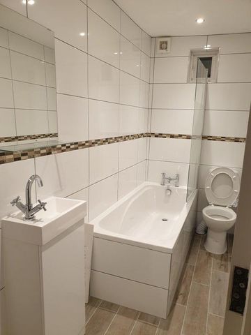 1 bedroom in a flat share to rent - Photo 5