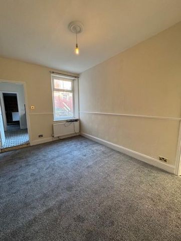 2 bedroom ground floor flat to rent - Photo 4