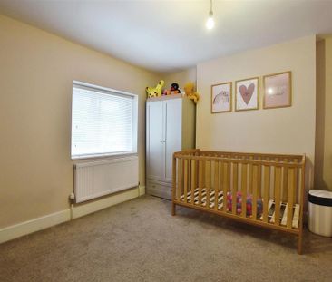 3 bedroom end of terrace house to rent - Photo 4