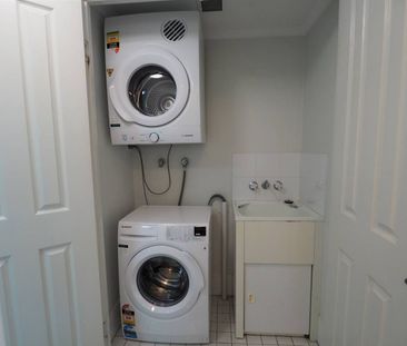 FULLY FURNISHED CLOSE TO THE CITY! - Photo 3