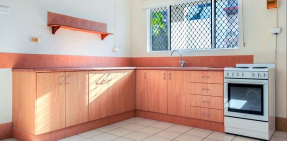 TIDY UNIT, GREAT LOCATION - Photo 2