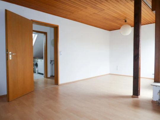 Dachgeschoßwohnung für max. 2 PERSON, mit kleiner Dachterrasse und Balkon in ruhiger Wohnlage! - Foto 1