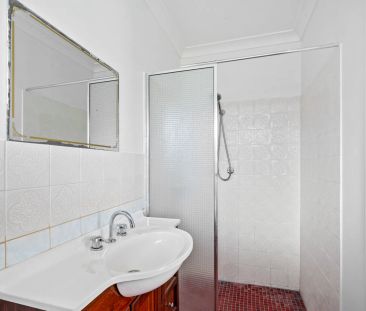 A comfortable oasis in a prime location. - Photo 2