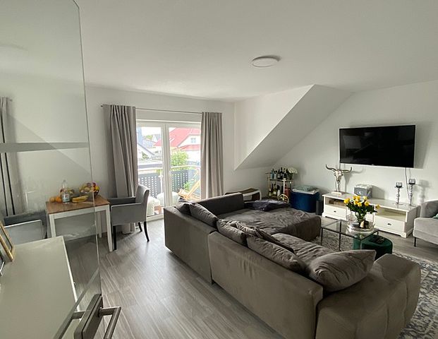 Neuwertige 4-Zimmer-Wohnung mit Balkon - Foto 1